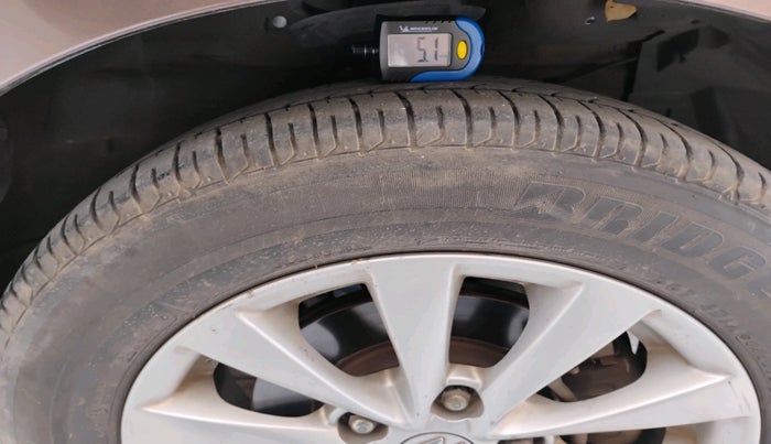 2015 Maruti Ertiga ZXI, Petrol, Manual, 86,316 km, tyre