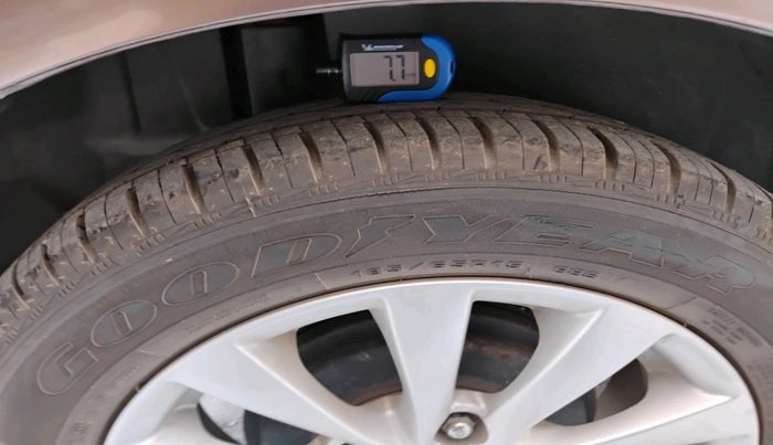 2015 Maruti Ertiga ZXI, Petrol, Manual, 86,316 km, tyre