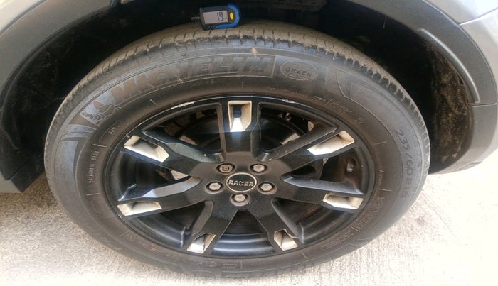 2012 Landrover Range Rover Evoque DYNAMIC SD4, Diesel, Automatic, 1,25,639 km, tyre