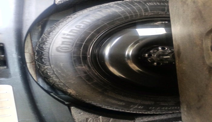 2012 Landrover Range Rover Evoque DYNAMIC SD4, Diesel, Automatic, 1,25,639 km, tyre