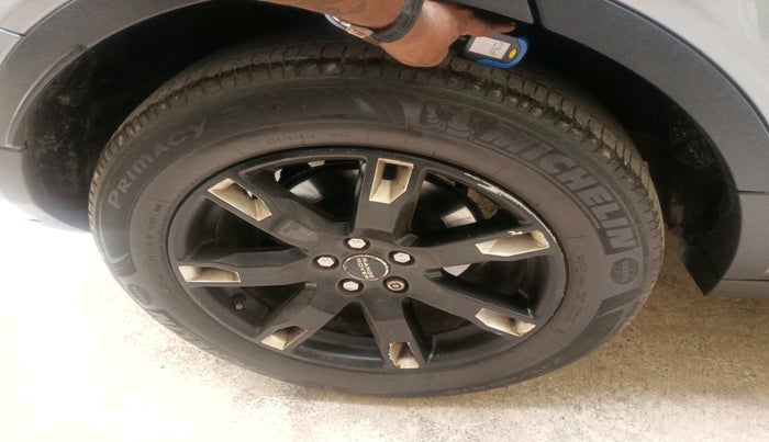 2012 Landrover Range Rover Evoque DYNAMIC SD4, Diesel, Automatic, 1,25,639 km, tyre