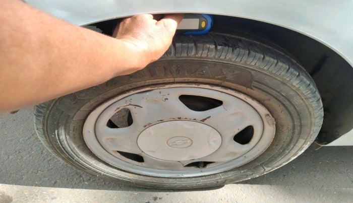 2015 Chevrolet Beat LT PETROL, CNG, Manual, 66,926 km, tyre