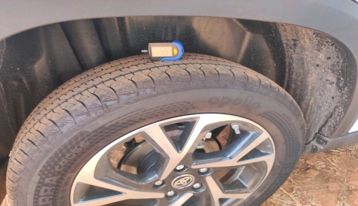 2025 Toyota URBAN CRUISER HYRYDER S NEO DRIVE, Petrol, Manual, 4,092 km, tyre