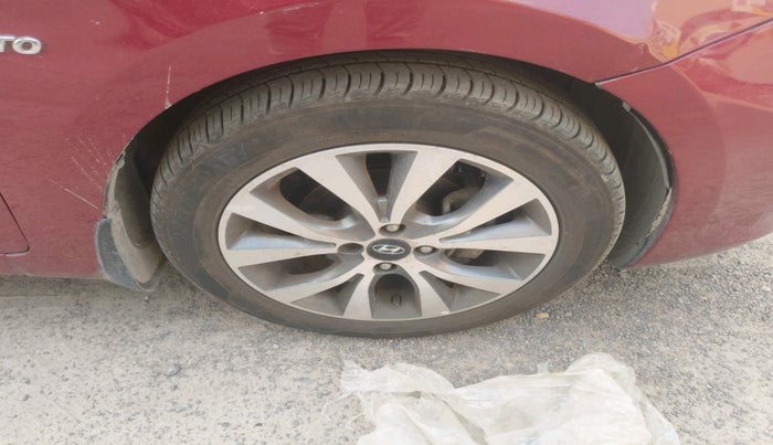 2014 Hyundai Verna FLUIDIC 1.6 CRDI SX AT, Diesel, Automatic, 1,09,357 km, tyre