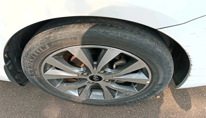 2014 Hyundai Verna FLUIDIC 1.6 CRDI SX OPT, Diesel, Manual, 1,04,141 km, tyre