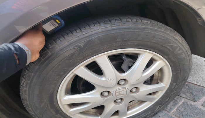 2012 Honda Brio V MT, Petrol, Manual, 1,04,838 km, tyre