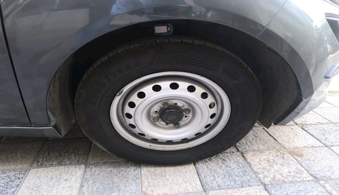 2021 Tata ALTROZ XE PETROL, Petrol, Manual, 78,788 km, tyre