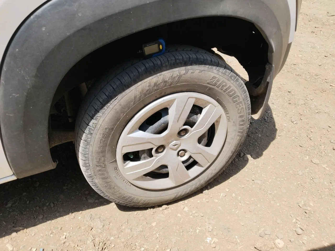2016 Renault Kwid RXT 0.8, Petrol, Manual, 1,11,623 km, tyre