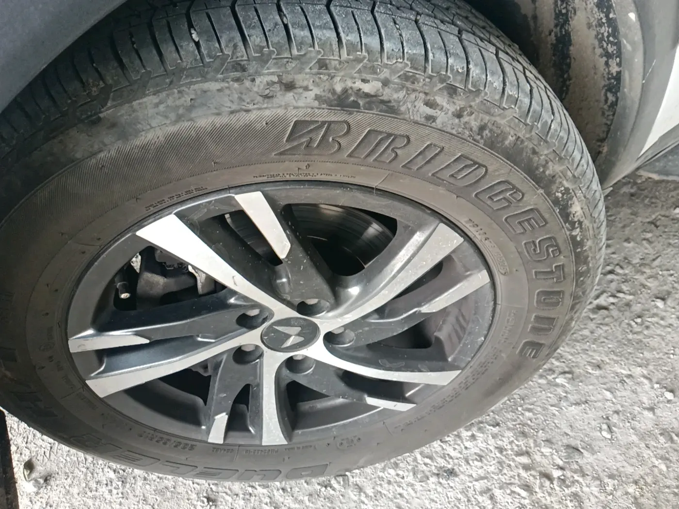 2023 Mahindra XUV700 AX 5 D AT 7 STR, Diesel, Automatic, 81,255 km, tyre