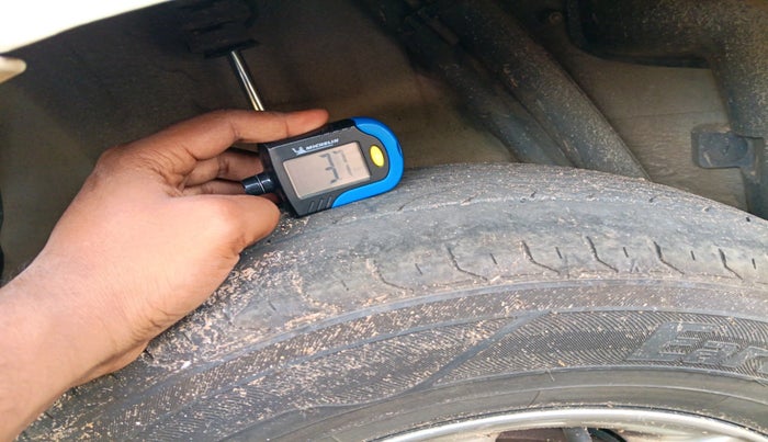 2013 Mahindra Verito 1.5 D4, Diesel, Manual, 1,03,883 km, tyre