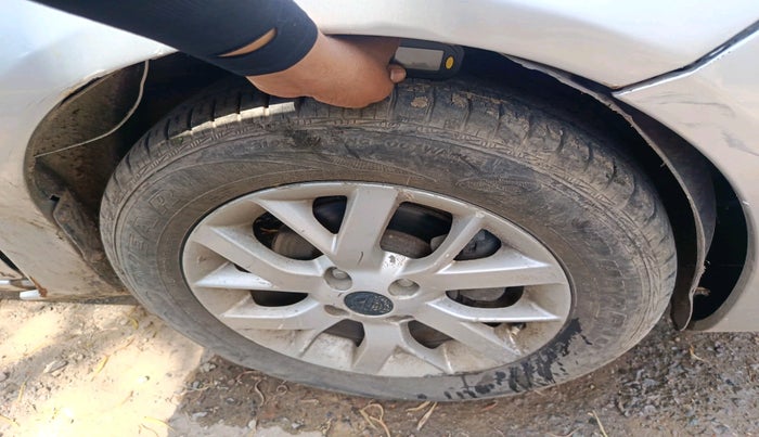 2017 Nissan Sunny XV CVT, Petrol, Automatic, 69,798 km, tyre