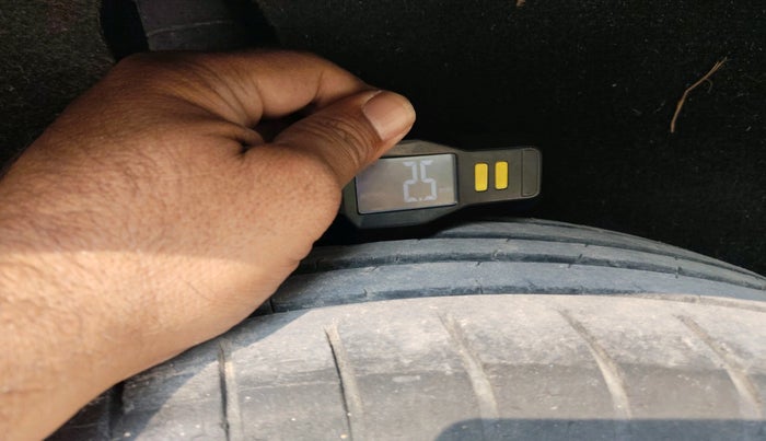 2017 Maruti Baleno ZETA DIESEL 1.3, Diesel, Manual, 75,270 km, tyre