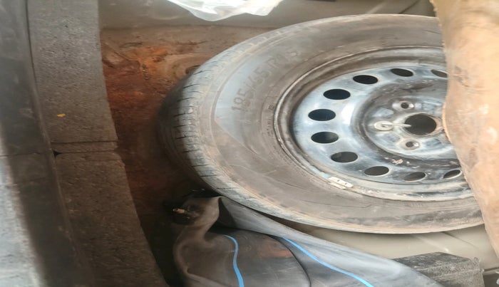 2012 Maruti SX4 VXI CNG, CNG, Manual, 84,463 km, tyre