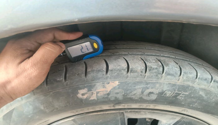 2012 Maruti SX4 VXI CNG, CNG, Manual, 84,463 km, tyre