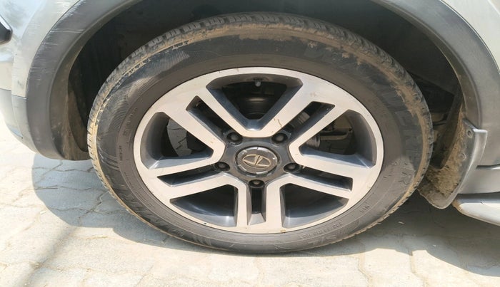 2017 Tata Hexa XT 4X2 6 STR, Diesel, Manual, 1,07,554 km, tyre