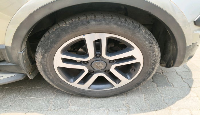 2017 Tata Hexa XT 4X2 6 STR, Diesel, Manual, 1,07,554 km, tyre