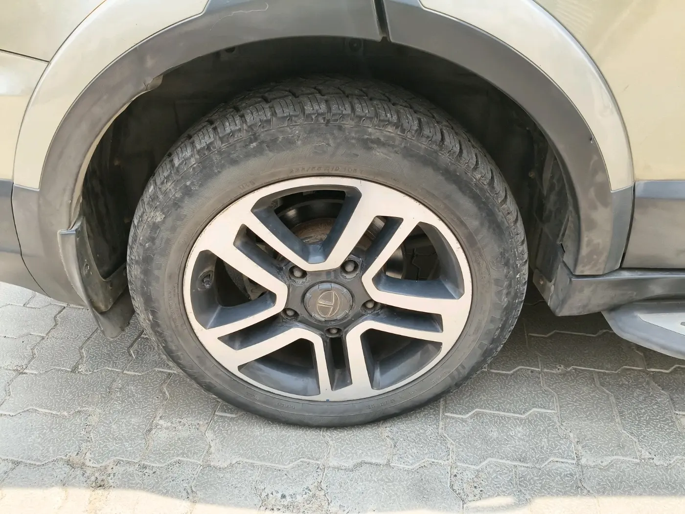 2017 Tata Hexa XT 4X2 6 STR, Diesel, Manual, 1,07,554 km, tyre