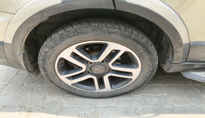 2017 Tata Hexa XT 4X2 6 STR, Diesel, Manual, 1,07,554 km, tyre