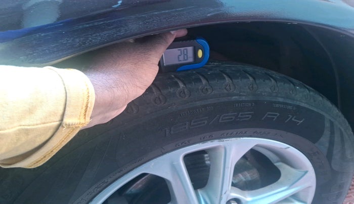 2011 Ford Fiesta Classic CLXI 1.4 DIESEL, Diesel, Manual, 1,21,587 km, tyre