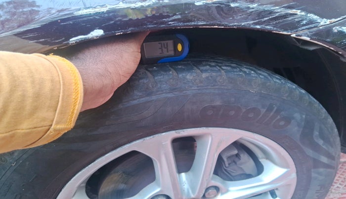 2011 Ford Fiesta Classic CLXI 1.4 DIESEL, Diesel, Manual, 1,21,587 km, tyre