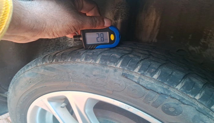 2011 Ford Fiesta Classic CLXI 1.4 DIESEL, Diesel, Manual, 1,21,587 km, tyre