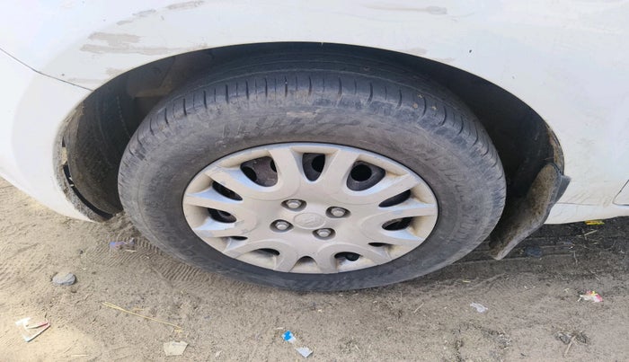 2011 Hyundai i20 MAGNA (O) 1.2, CNG, Manual, 1,89,664 km, tyre