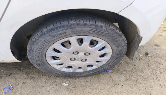 2011 Hyundai i20 MAGNA (O) 1.2, CNG, Manual, 1,89,664 km, tyre