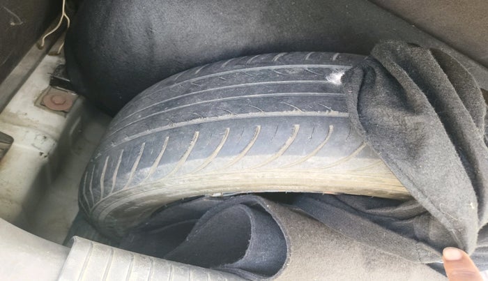 2011 Hyundai i20 MAGNA (O) 1.2, CNG, Manual, 1,89,664 km, tyre