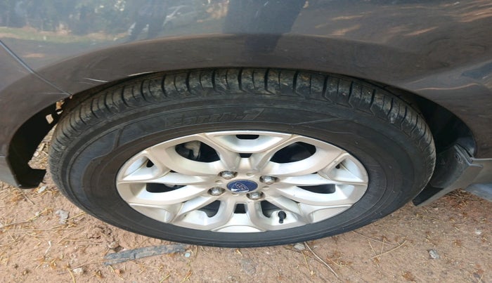 2015 Ford Ecosport TITANIUM 1.5L DIESEL, Diesel, Manual, 1,11,035 km, tyre