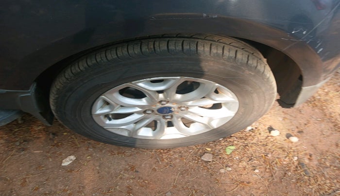 2015 Ford Ecosport TITANIUM 1.5L DIESEL, Diesel, Manual, 1,11,035 km, tyre