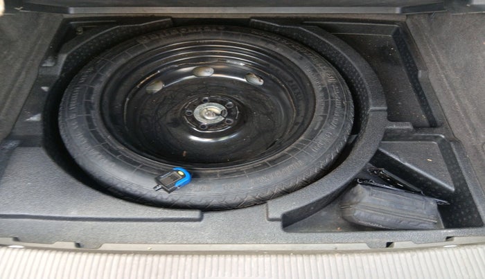 2014 Audi Q3 2.0 QUATTRO TDI AT, Diesel, Automatic, 1,22,887 km, tyre