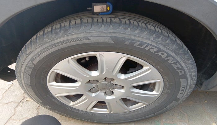 2014 Audi Q3 2.0 QUATTRO TDI AT, Diesel, Automatic, 1,22,887 km, tyre