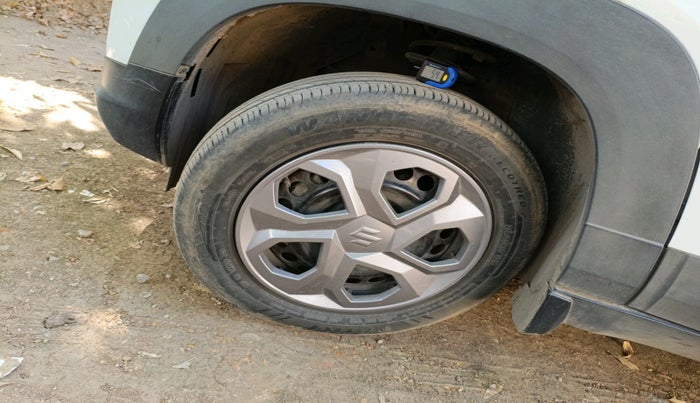 2024 Maruti BREZZA LXI S- CNG, CNG, Manual, 25,538 km, tyre