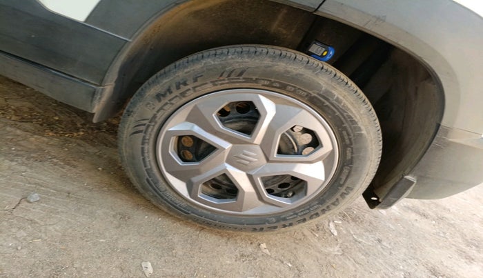 2024 Maruti BREZZA LXI S- CNG, CNG, Manual, 25,538 km, tyre