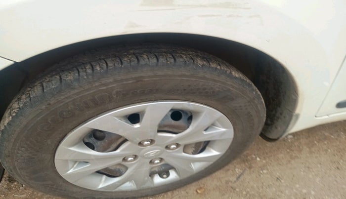 2015 Hyundai Grand i10 SPORTZ 1.1 CRDI, Diesel, Manual, 1,87,537 km, tyre