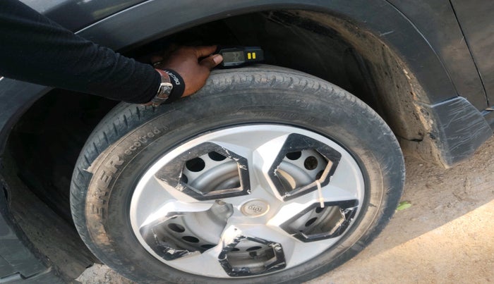 2021 Maruti Vitara Brezza LXI, Petrol, Manual, 70,002 km, tyre