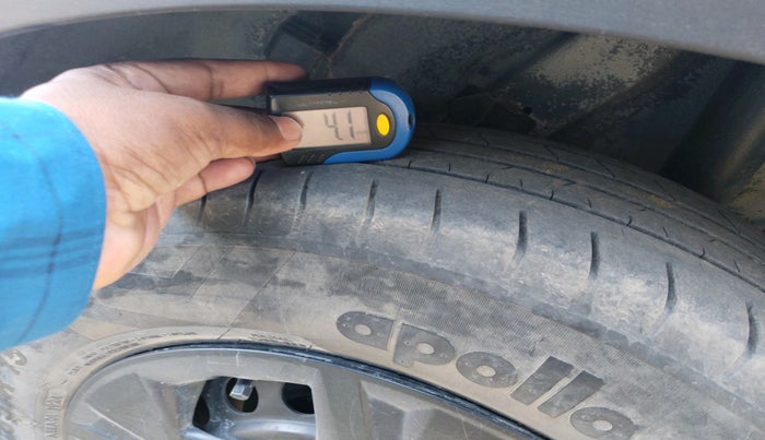 2021 Hyundai VENUE S 1.2, Petrol, Manual, 1,13,168 km, tyre