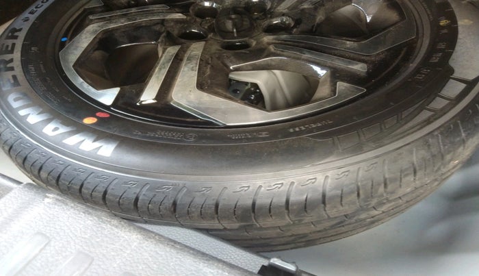 2022 Maruti BREZZA ZXI + SMART HYBRID, Petrol, Manual, 28,346 km, tyre