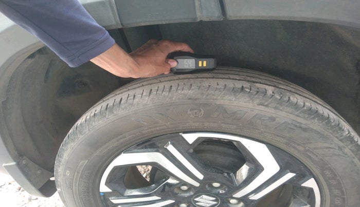 2022 Maruti BREZZA ZXI + SMART HYBRID, Petrol, Manual, 28,346 km, tyre