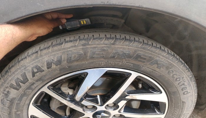 2024 Mahindra XUV 3XO AX5 1.5 Turbo Diesel, Diesel, Manual, 33,197 km, tyre