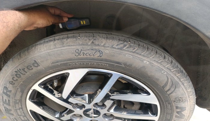 2024 Mahindra XUV 3XO AX5 1.5 Turbo Diesel, Diesel, Manual, 33,197 km, tyre