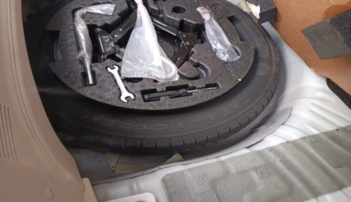 2024 Mahindra XUV 3XO AX5 1.5 Turbo Diesel, Diesel, Manual, 33,197 km, tyre