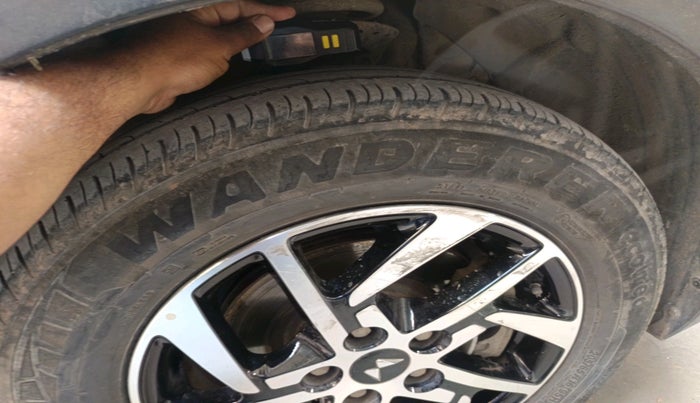 2024 Mahindra XUV 3XO AX5 1.5 Turbo Diesel, Diesel, Manual, 33,197 km, tyre