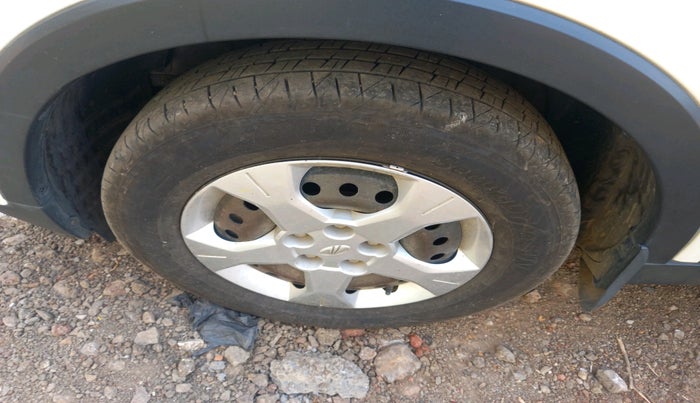 2022 Mahindra XUV300 W6 1.2 PETROL, Petrol, Manual, 56,285 km, tyre