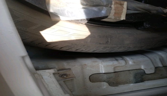 2022 Mahindra XUV300 W6 1.2 PETROL, Petrol, Manual, 56,285 km, tyre