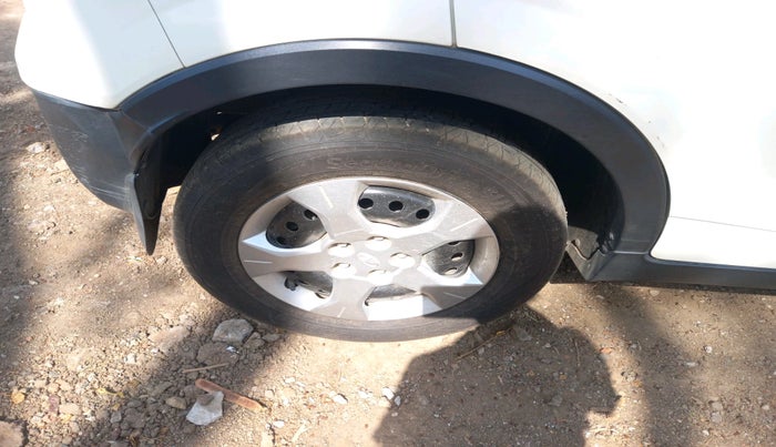 2022 Mahindra XUV300 W6 1.2 PETROL, Petrol, Manual, 56,285 km, tyre