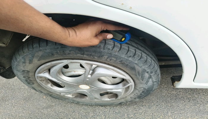 2015 Maruti Wagon R 1.0 LXI, Petrol, Manual, 1,12,192 km, tyre