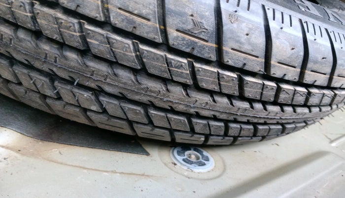 2011 Volkswagen Vento HIGHLINE 1.6 MPI, Petrol, Manual, 54,497 km, tyre