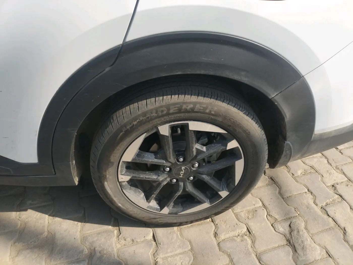 2025 KIA Carens Clavis HTK Plus (O) 1.5 Diesel MT, Diesel, Manual, 9,445 km, tyre