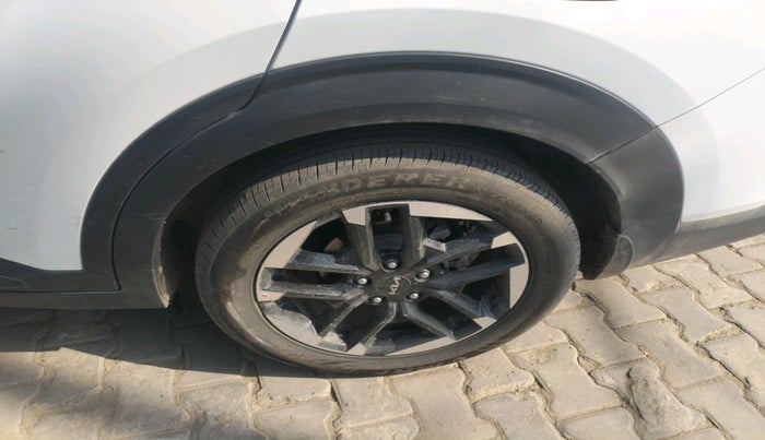 2025 KIA Carens Clavis HTK Plus (O) 1.5 Diesel MT, Diesel, Manual, 8,591 km, tyre